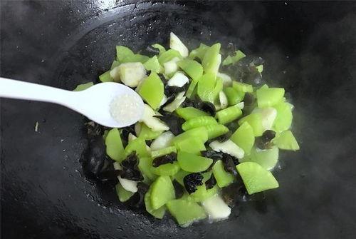 茭瓜里面全黑可以吃吗图片,揭秘可食用之谜